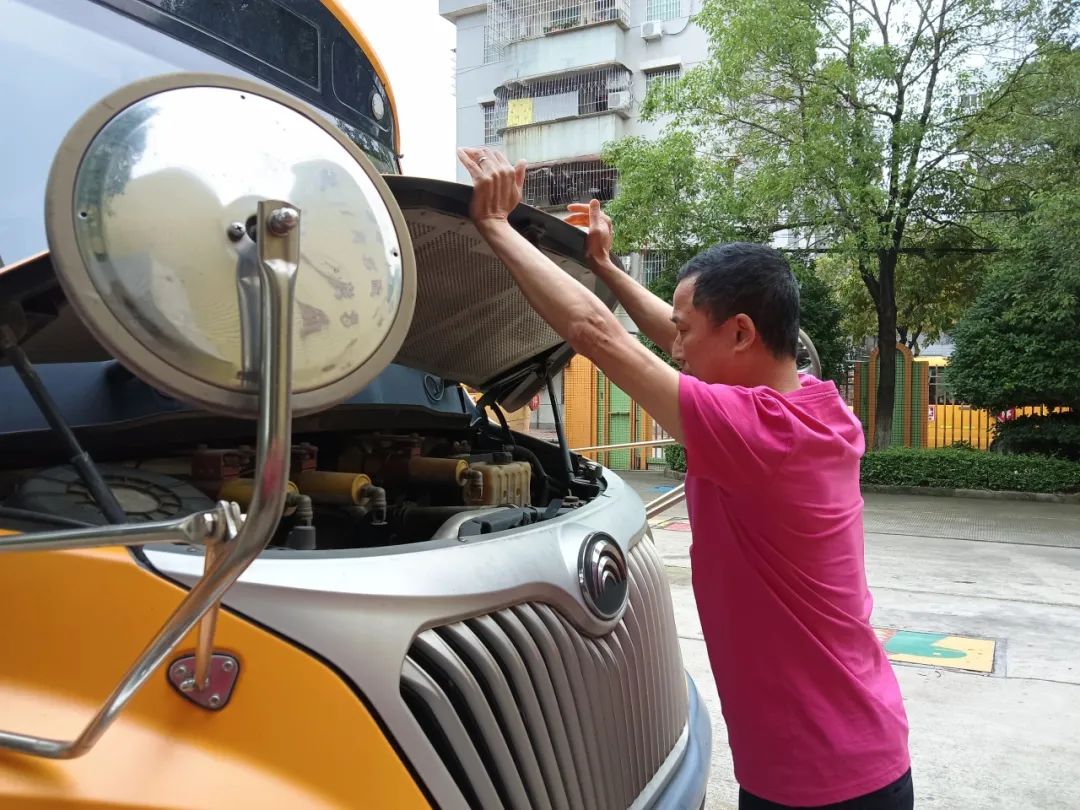 安全乘車,平安“童”行——2023學年下學期校車安全應急演練 安全乘車,平安“童”行——2023學年下學期校車安全應急演練