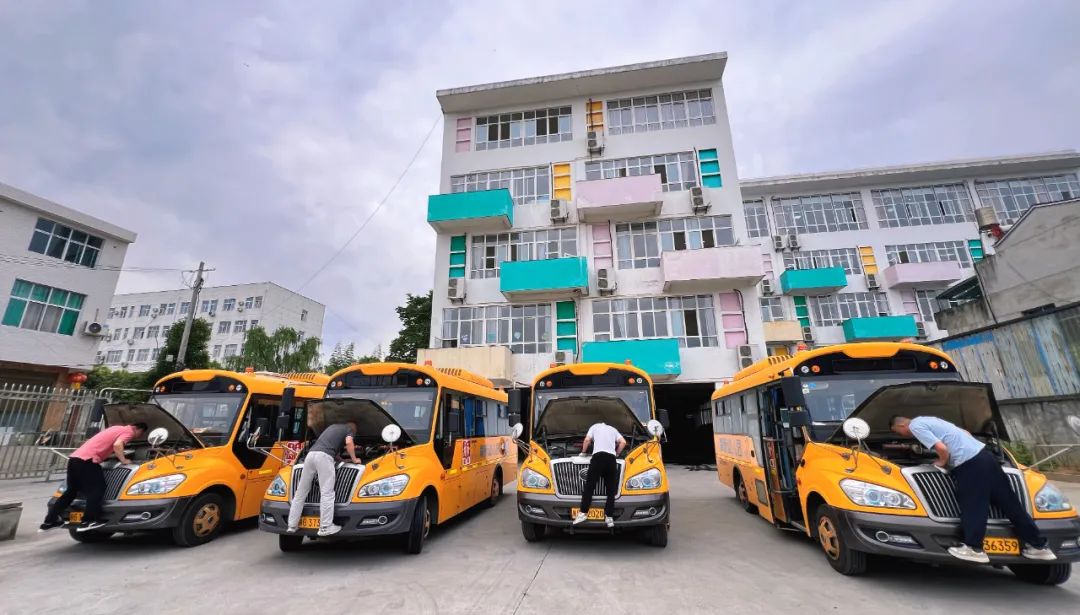 嚴把校車“安全關”，守護平安上學路|安康高新第二幼兒園校車安全排查
