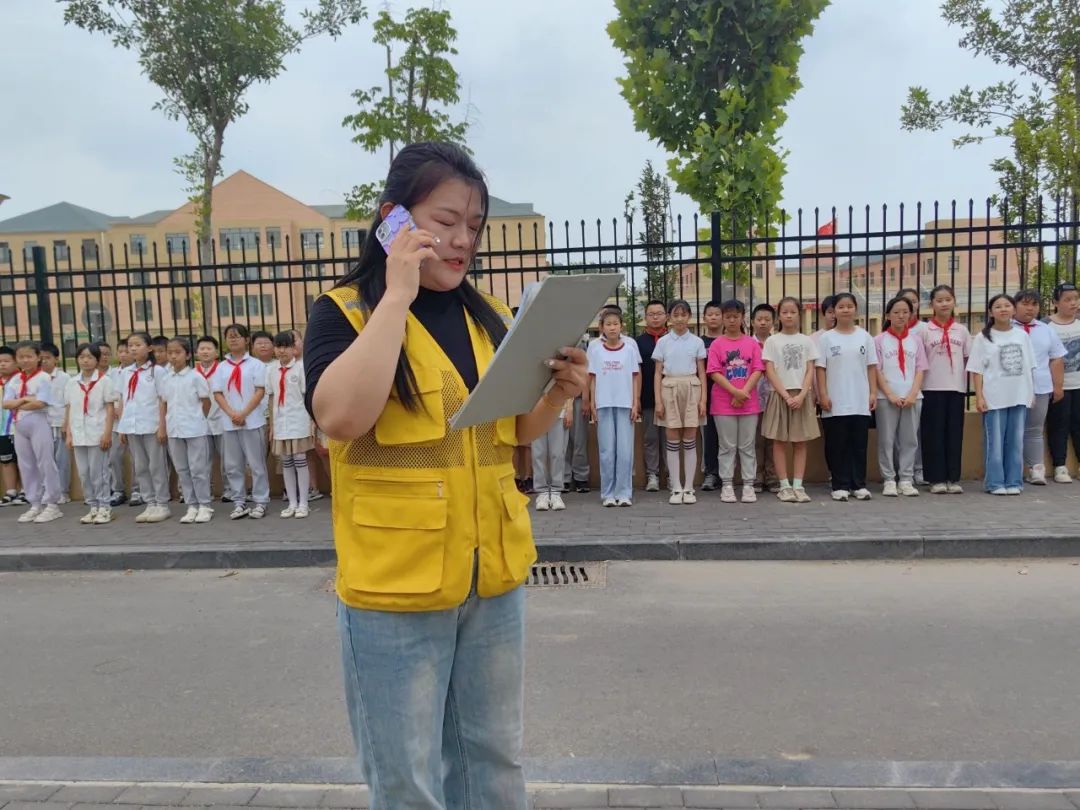 為愛護航 安全“童”行——稼軒小學開展校車疏散逃生應急演練活動 為愛護航 安全“童”行——稼軒小學開展校車疏散逃生應急演練活動