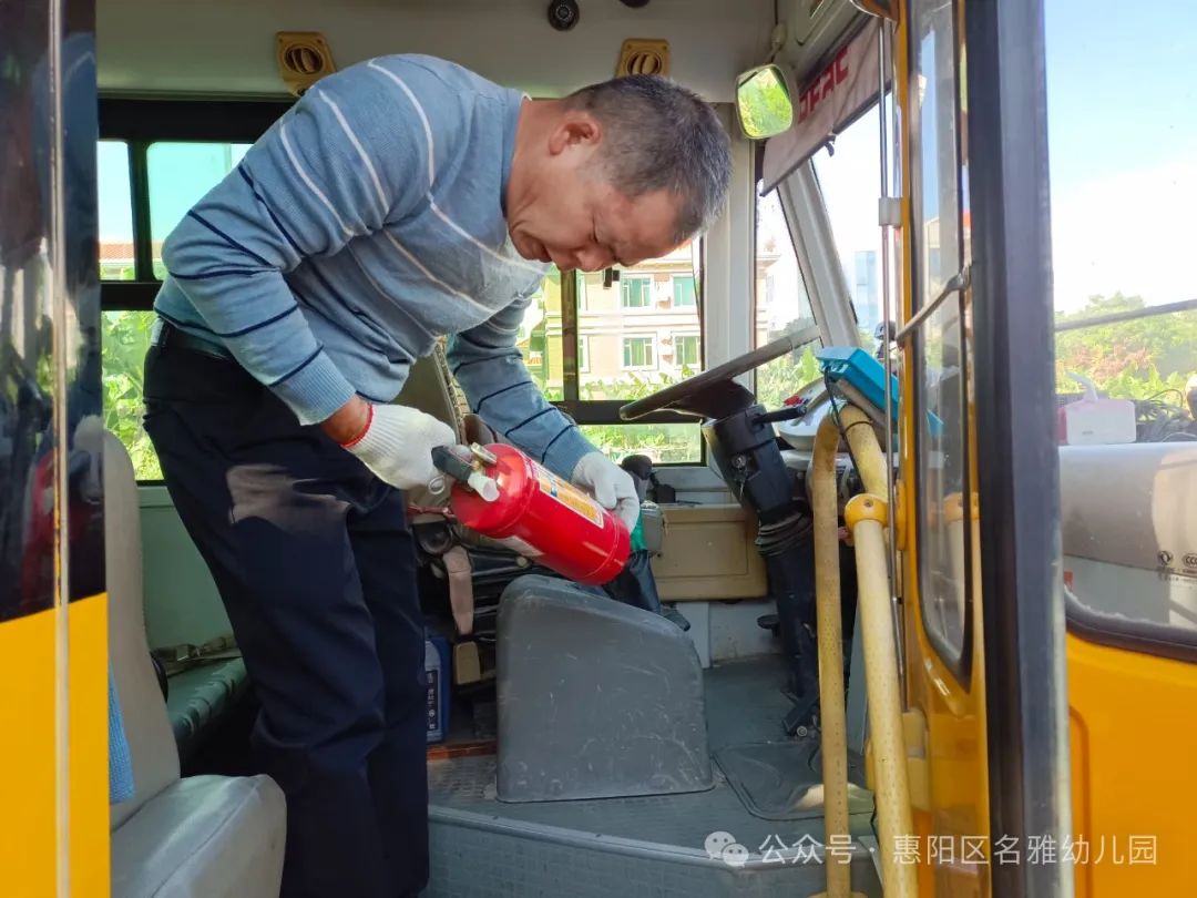 【校車安全】快樂乘車,安全“童”行——名雅幼兒園校車安全演練 【校車安全】快樂乘車,安全“童”行——名雅幼兒園校車安全演練