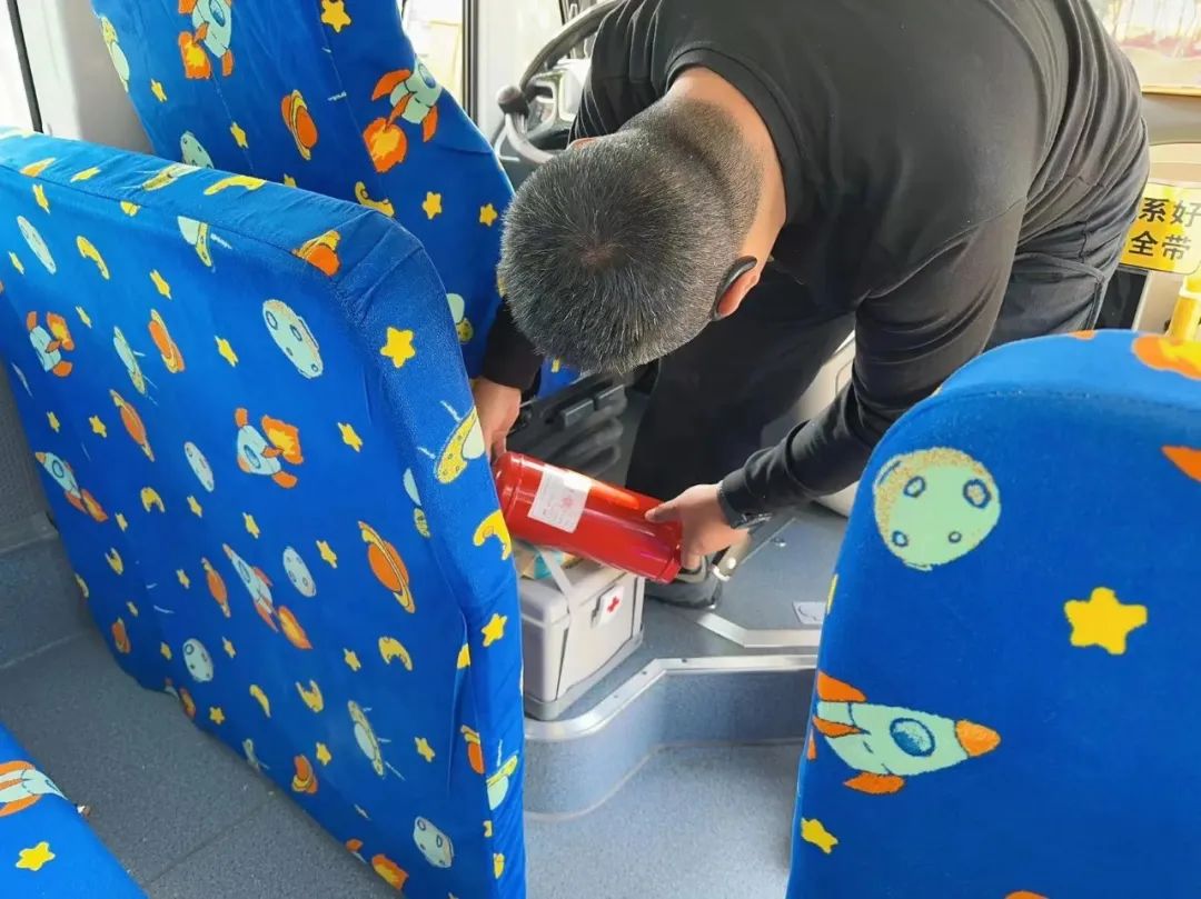 【安全教育】為愛護(hù)航，安全“童”行--布朗幼兒園校車安全演練