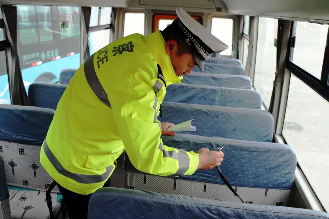 【百日行動】‖ 筑牢校車安全防線 擰緊冬季校車出行“安全閥” 圖片