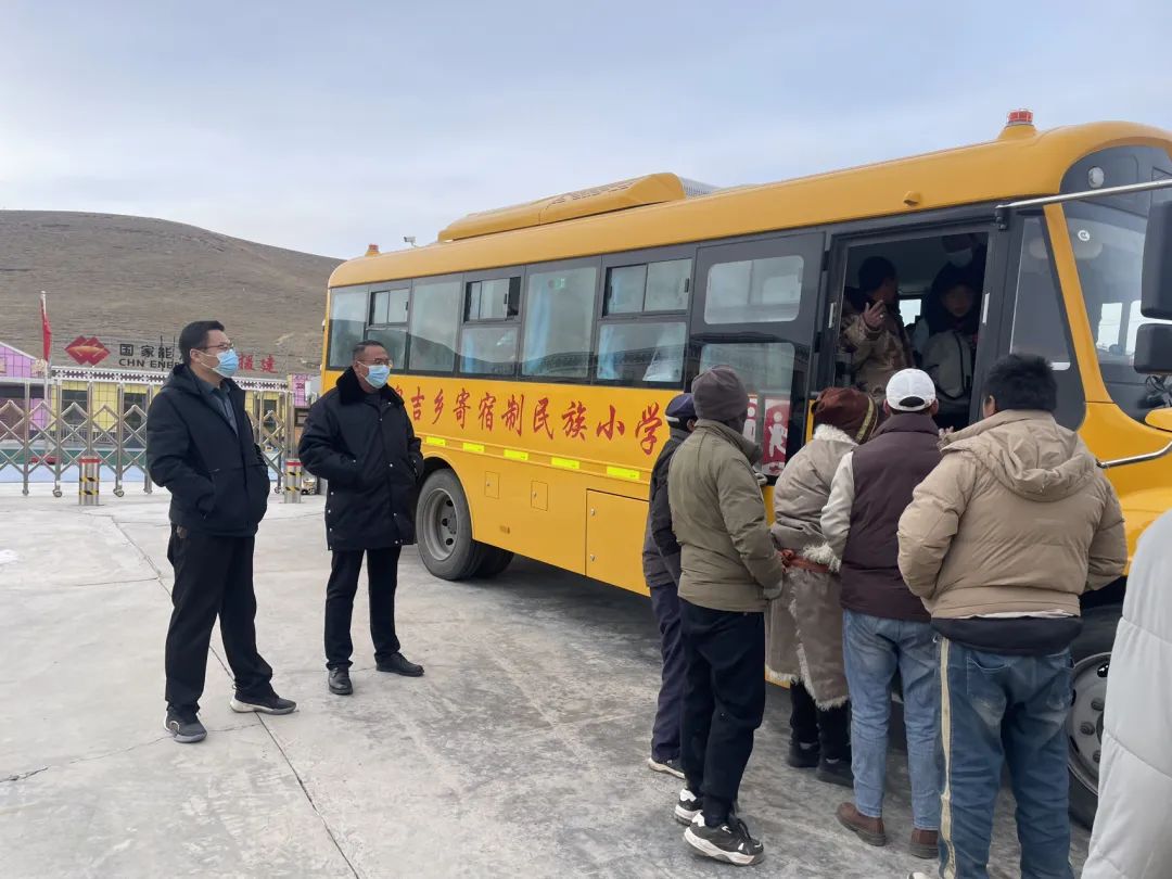 【督導(dǎo)檢查】縣教育局對(duì)校車安全開展督導(dǎo)檢查工作 圖片