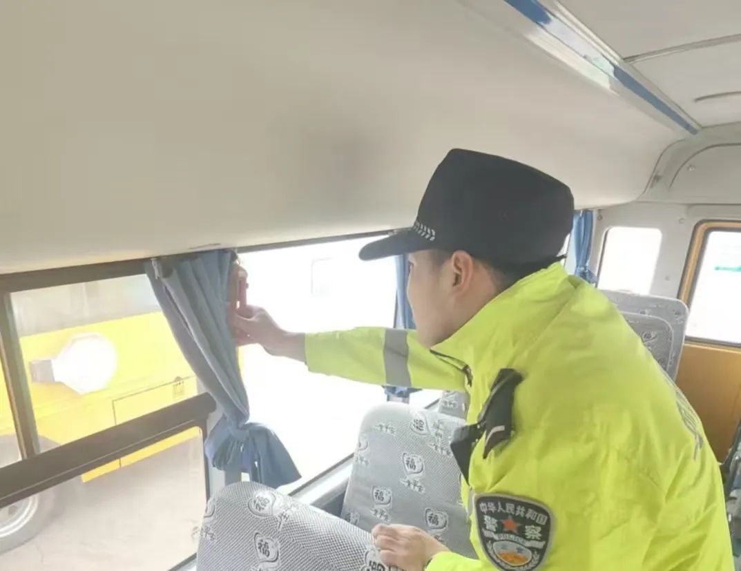 【護航開學(xué)季】建平交警開展校車安全大檢查工作,護航學(xué)生平安出行 【護航開學(xué)季】建平交警開展校車安全大檢查工作,護航學(xué)生平安出行