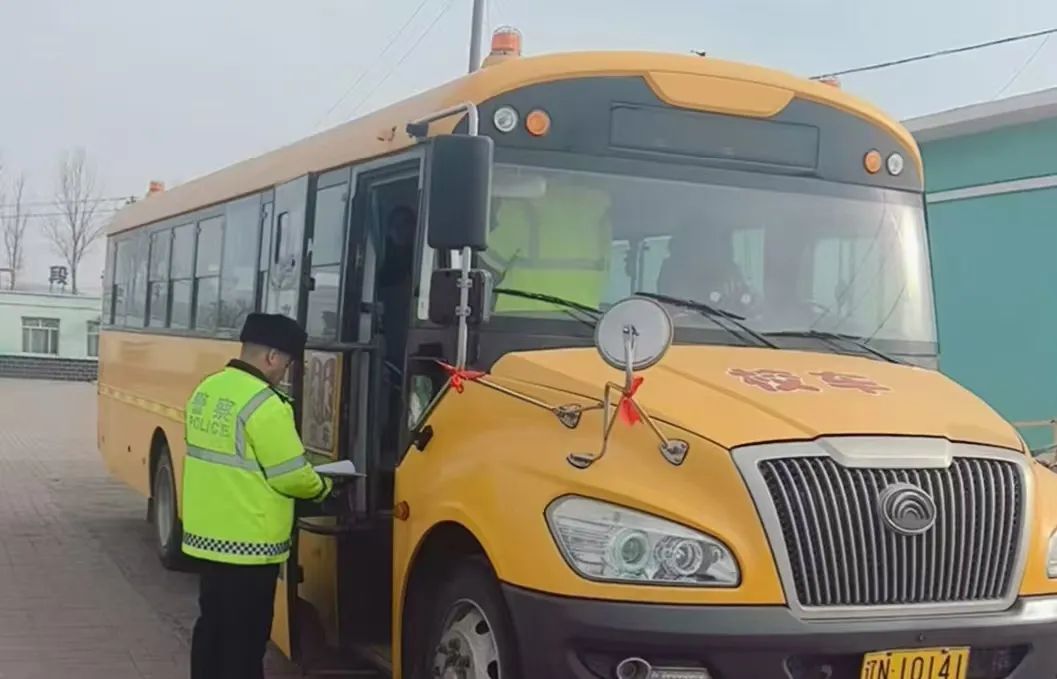 【護航開學(xué)季】建平交警開展校車安全大檢查工作,護航學(xué)生平安出行 【護航開學(xué)季】建平交警開展校車安全大檢查工作,護航學(xué)生平安出行