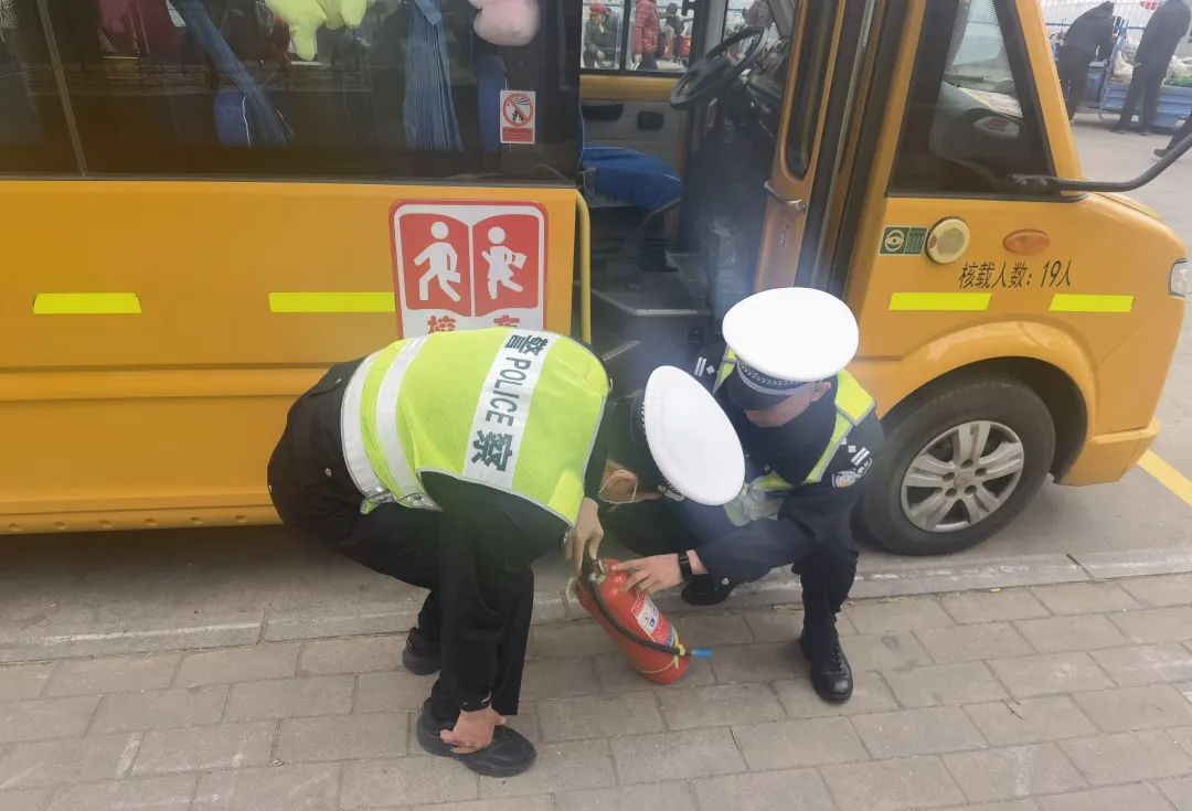 強化校車安全檢查 擰緊出行“安全閥” 圖片