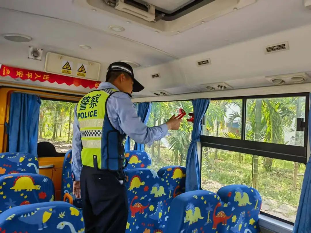 瓊中交警深入4所幼兒園開展校車安全隱患排查治理工作