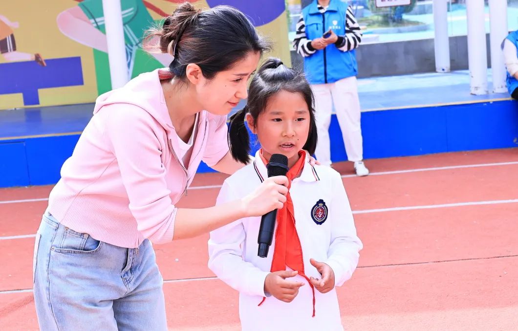 【曲江三小“名校+”教育集團】筑牢校車安全防線 守護學生平安出行——校車安全演練活動 【曲江三小“名校+”教育集團】筑牢校車安全防線 守護學生平安出行——校車安全演練活動