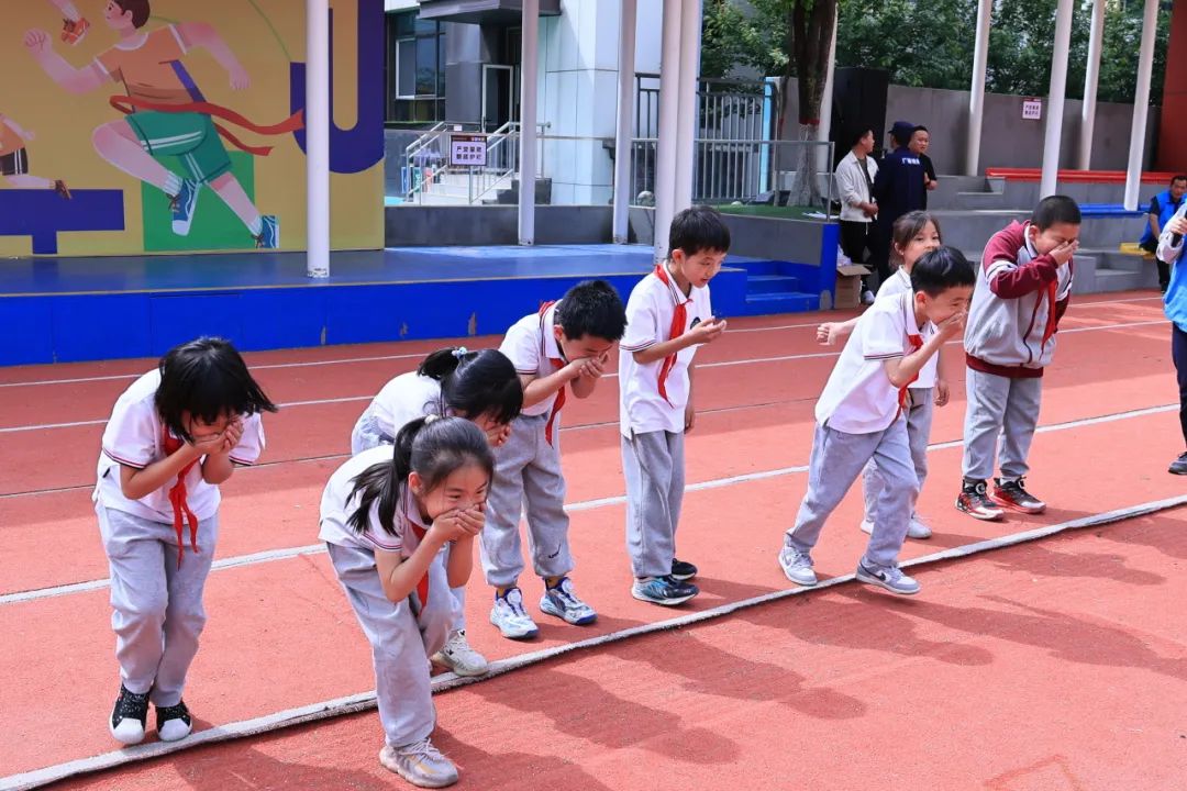 【曲江三小“名校+”教育集團】筑牢校車安全防線 守護學生平安出行——校車安全演練活動 【曲江三小“名校+”教育集團】筑牢校車安全防線 守護學生平安出行——校車安全演練活動