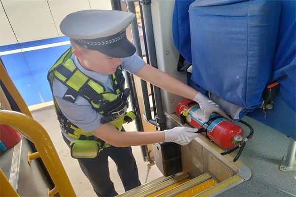 七進宣傳|阿勒泰市公安局交警大隊深入學校開展校車安全隱患檢查工作 圖片