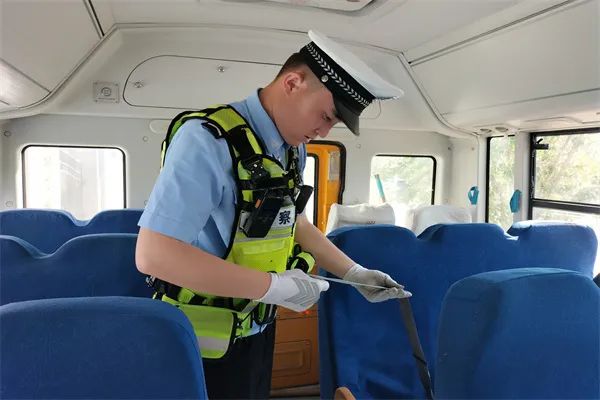 七進宣傳|阿勒泰市公安局交警大隊深入學校開展校車安全隱患檢查工作 圖片