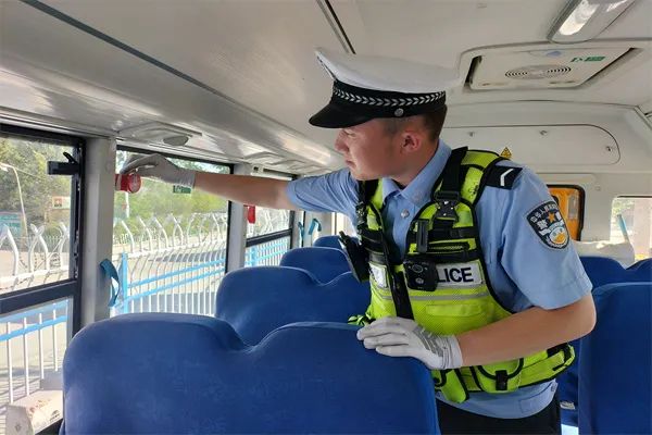 七進宣傳|阿勒泰市公安局交警大隊深入學校開展校車安全隱患檢查工作 圖片