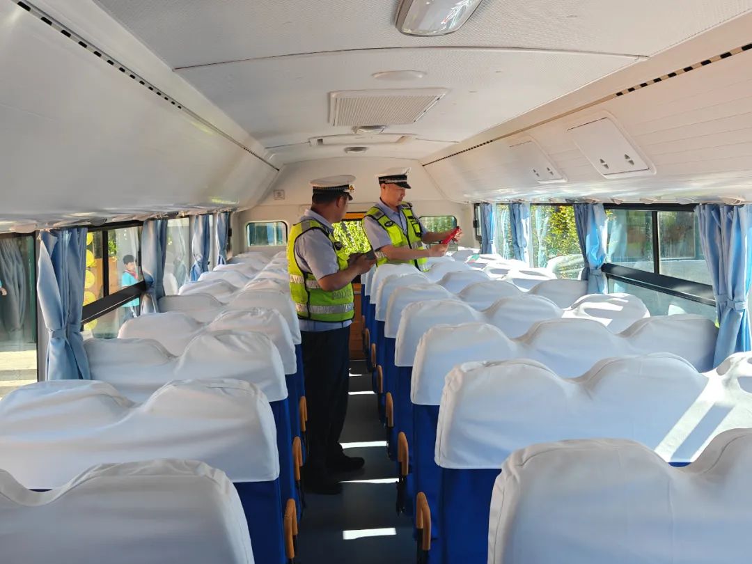 教聯體在行動丨高里街道中心學校迎接校車安全檢查/ 教聯體在行動丨高里街道中心學校迎接校車安全檢查