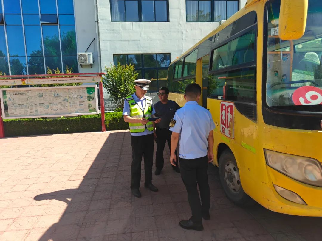 教聯體在行動丨高里街道中心學校迎接校車安全檢查/ 教聯體在行動丨高里街道中心學校迎接校車安全檢查