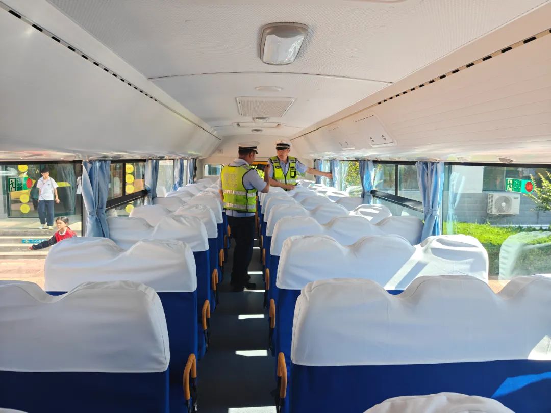 教聯體在行動丨高里街道中心學校迎接校車安全檢查/ 教聯體在行動丨高里街道中心學校迎接校車安全檢查