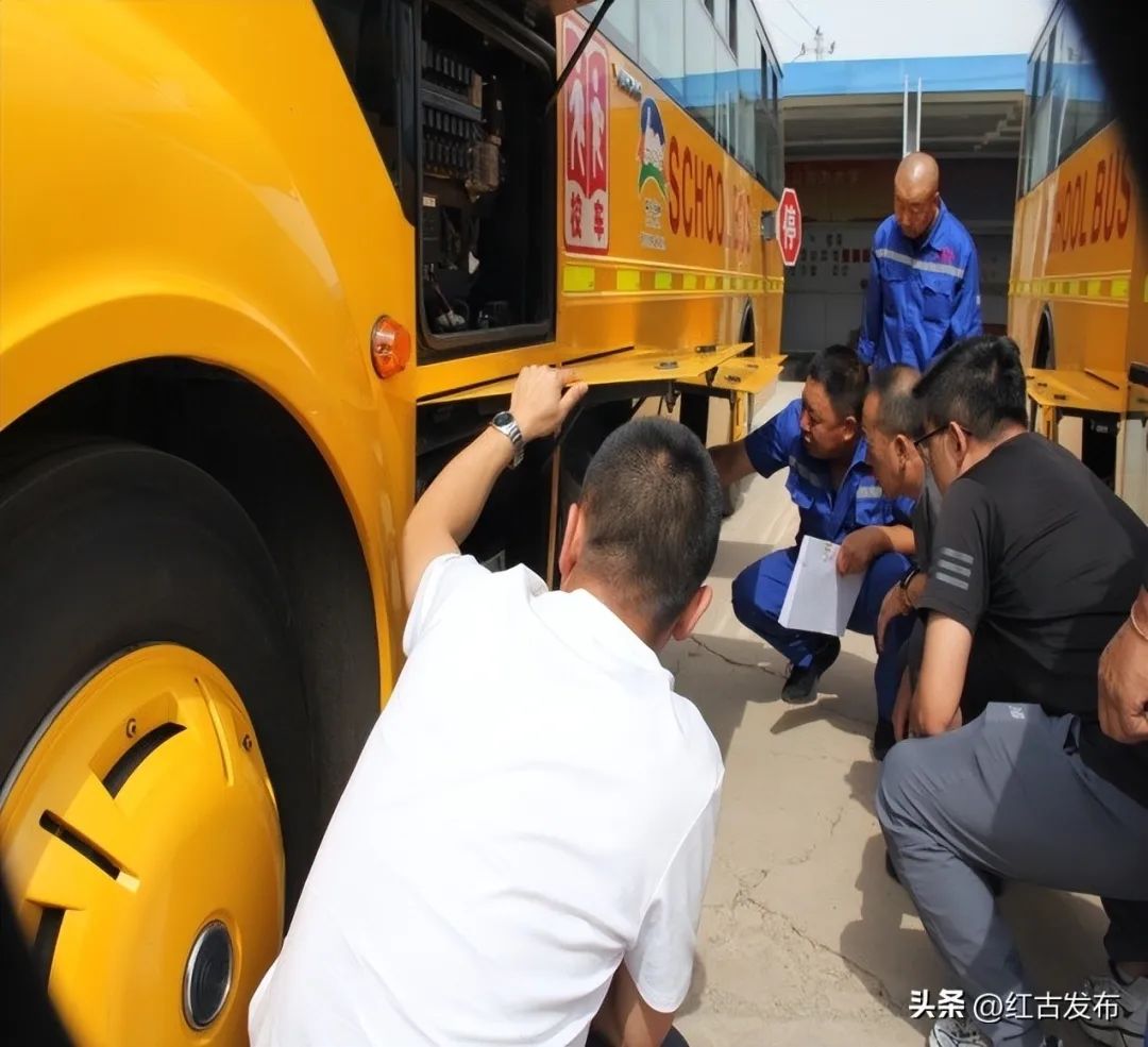 區(qū)教育局開展校車安全專項(xiàng)督查/ 圖片