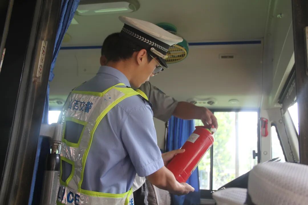 交通安全百日行動(dòng) | 筑牢安全防線(xiàn) 守護(hù)平安上學(xué)路