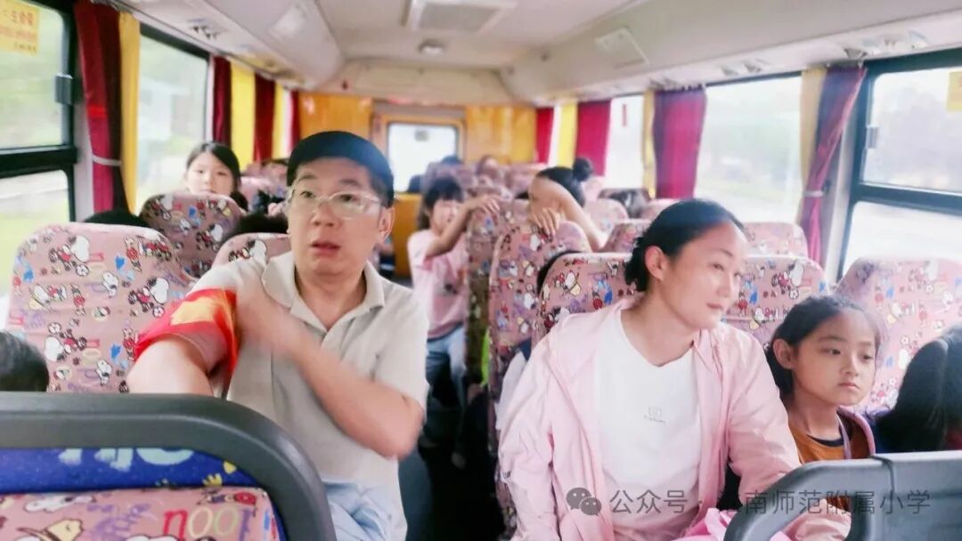 筑牢出行安全屏障 守護學子平安上學路——淮師附小山南校區多舉措強化校車安全管理