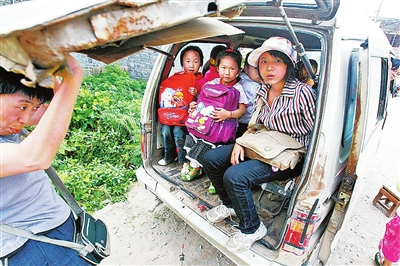 看國外校車 發展中國安全校車