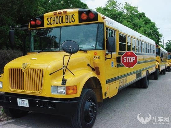 別人家校車好牛 知足吧俺都沒坐過校車