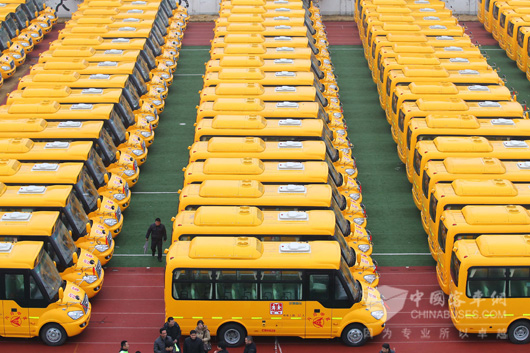 批量宇通校車交付客戶