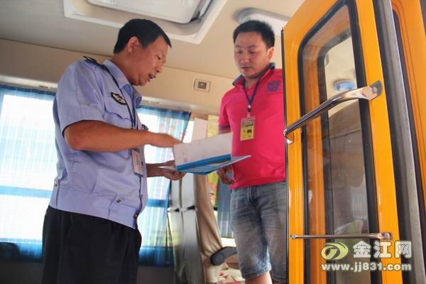 不是所有的幼兒園校車都是“安全校車”