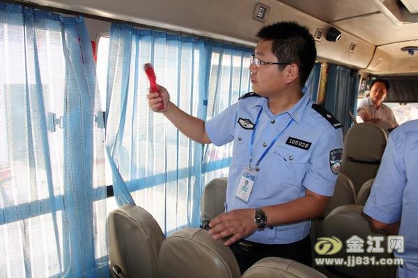 不是所有的幼兒園校車都是“安全校車”