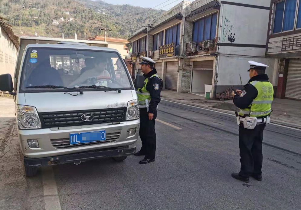 復課在即，樂山交警五項舉措為莘莘學子撐起“平安傘”！