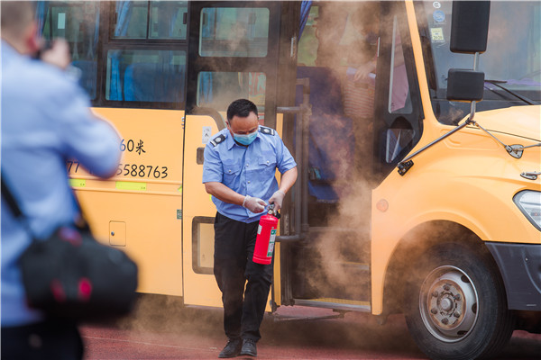 校車困境與破局系列報道之一 :筑牢校車安全還需政策“添把火” 校車困境與破局系列報道之一 :筑牢校車安全還需政策“添把火”