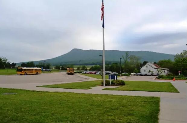 揭美國中小學校車：從細節保護 享最高特權