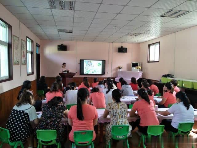 讓師德成為口碑—惠濟(jì)區(qū)江山路街道中心幼兒園開(kāi)展師德培訓(xùn)