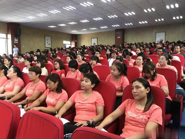 讓師德成為口碑—惠濟(jì)區(qū)江山路街道中心幼兒園開(kāi)展師德培訓(xùn)