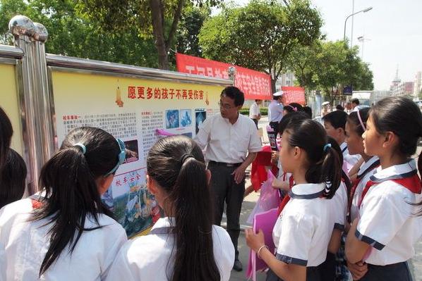 湖南洪江區(qū)開展幼兒園校車安全教育活動(dòng)