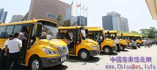 校車安全不是靠“45度角的仰望”，更需360度的行動！TA做到了