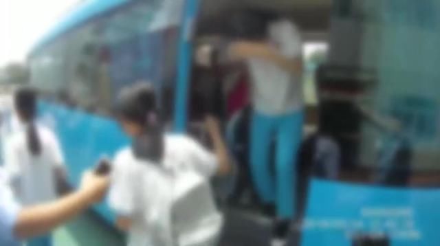 校車驚魂!核載25人的“黑校車”載了42人!還有更離譜的 校車驚魂!核載25人的“黑校車”載了42人!還有更離譜的