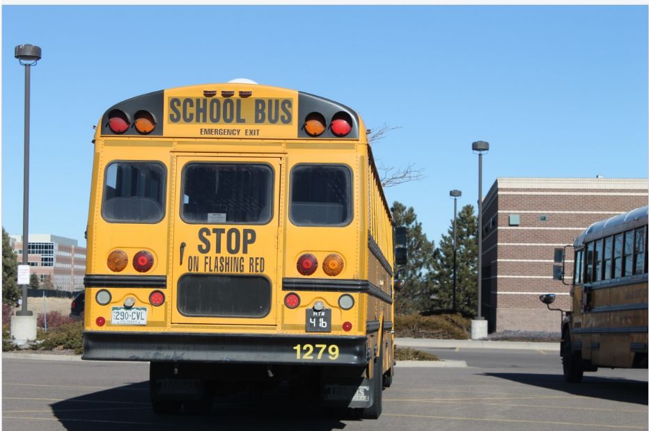 紐約州新規(guī)：校車裝攝像頭，無視停車牌拍到罰$250！