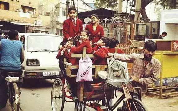 世界校車大PK，日本校車讓孩子搶著上學，俄羅斯校車讓孩子害怕