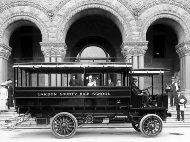 世界校車大PK，日本校車讓孩子搶著上學，俄羅斯校車讓孩子害怕