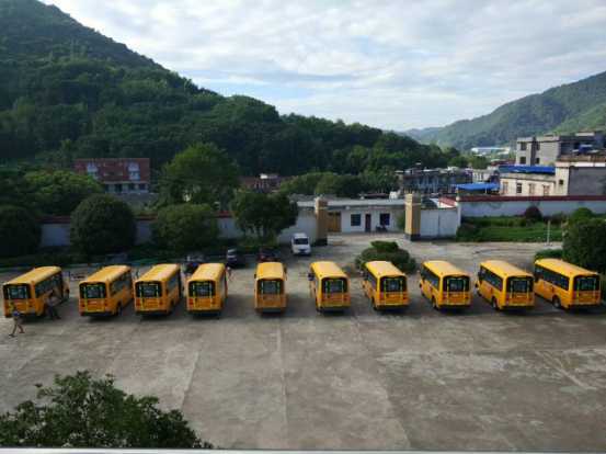 智慧校車讓每個(gè)孩子平安回家/ 智慧校車讓每個(gè)孩子平安回家