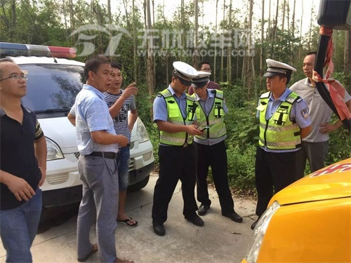 一臉懵!明明是專用校車,為啥就成了“黑校車”? \