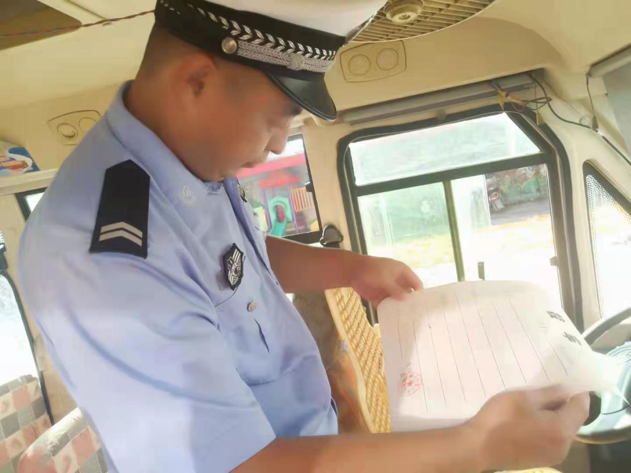 舞陽交警加強校車安全管理,確保校車“健康”運營! 舞陽交警加強校車安全管理,確保校車“健康”運營!