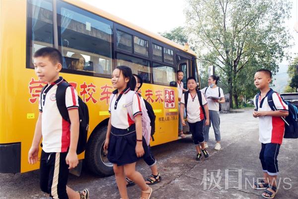 1.2萬名學生有了安心上學路:崇陽打造湖北首個智慧校車平臺 1.2萬名學生有了安心上學路:崇陽打造湖北首個智慧校車平臺