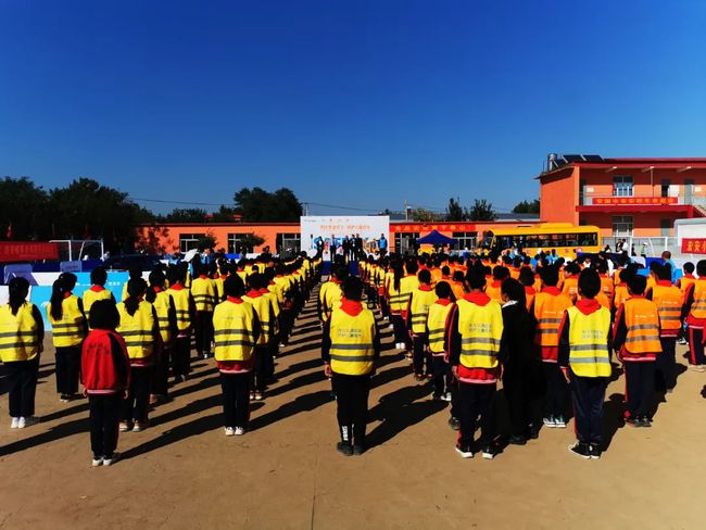 美麗鄉(xiāng)村行 | 關(guān)注交通安全 呵護(hù)兒童成長(zhǎng) 保定公安交警攜手壹基金舉辦兒童交通安全公益行活動(dòng)！