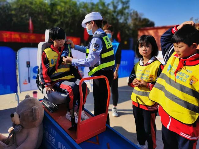 美麗鄉(xiāng)村行 | 關(guān)注交通安全 呵護(hù)兒童成長(zhǎng) 保定公安交警攜手壹基金舉辦兒童交通安全公益行活動(dòng)！