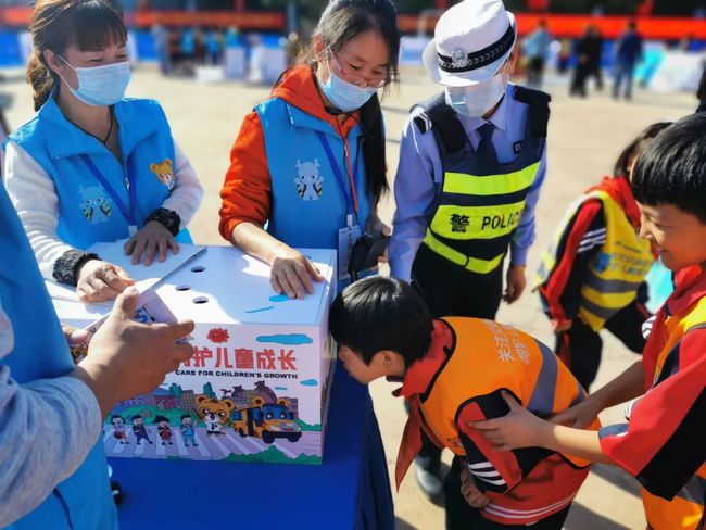 美麗鄉(xiāng)村行 | 關(guān)注交通安全 呵護(hù)兒童成長(zhǎng) 保定公安交警攜手壹基金舉辦兒童交通安全公益行活動(dòng)！