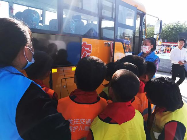 美麗鄉(xiāng)村行 | 關(guān)注交通安全 呵護(hù)兒童成長(zhǎng) 保定公安交警攜手壹基金舉辦兒童交通安全公益行活動(dòng)！