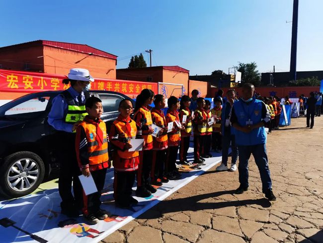 美麗鄉(xiāng)村行 | 關(guān)注交通安全 呵護(hù)兒童成長(zhǎng) 保定公安交警攜手壹基金舉辦兒童交通安全公益行活動(dòng)！
