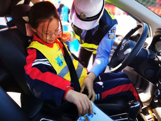 美麗鄉(xiāng)村行 | 關(guān)注交通安全 呵護(hù)兒童成長(zhǎng) 保定公安交警攜手壹基金舉辦兒童交通安全公益行活動(dòng)！