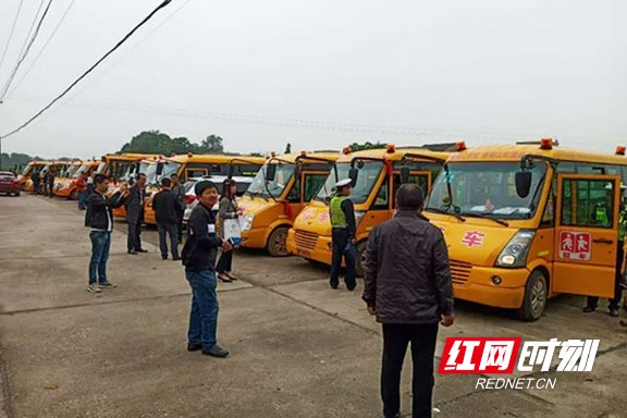 沅江開展校車安全執法大檢查/ 000000.marked.jpg