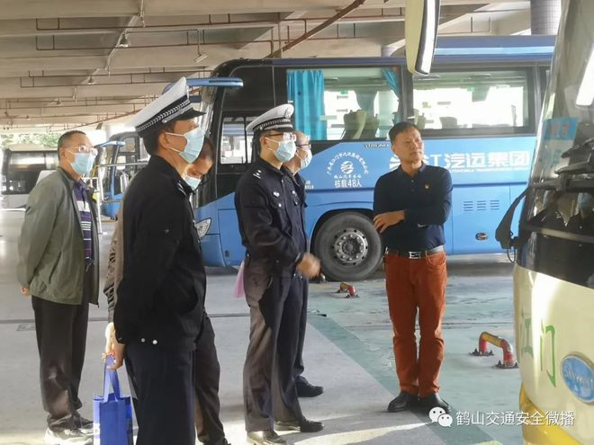 歲末年初 鶴山交警全力加強公交車、校車交通安全管理工作 歲末年初 鶴山交警全力加強公交車、校車交通安全管理工作